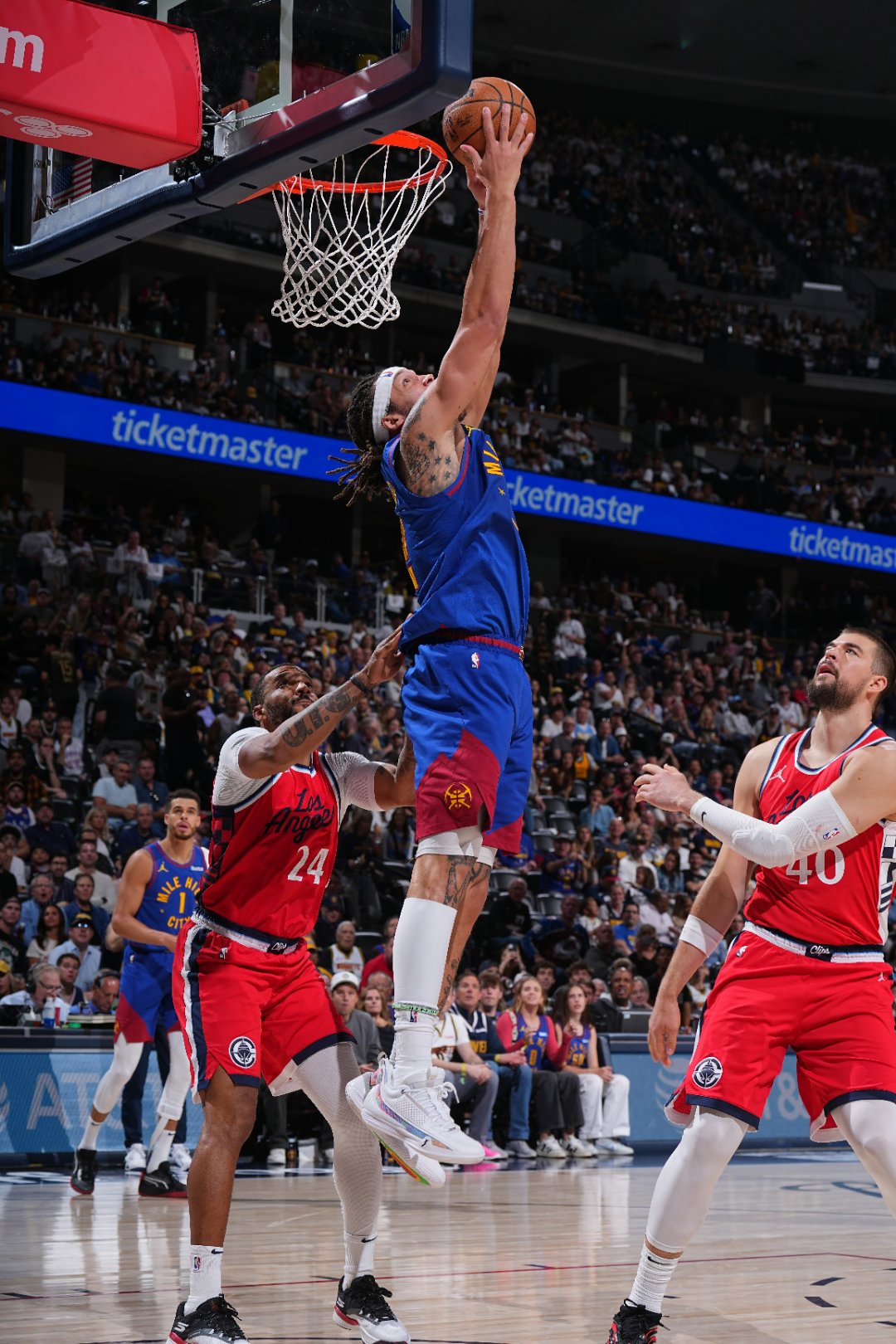 恩比德聆听漫天嘘声